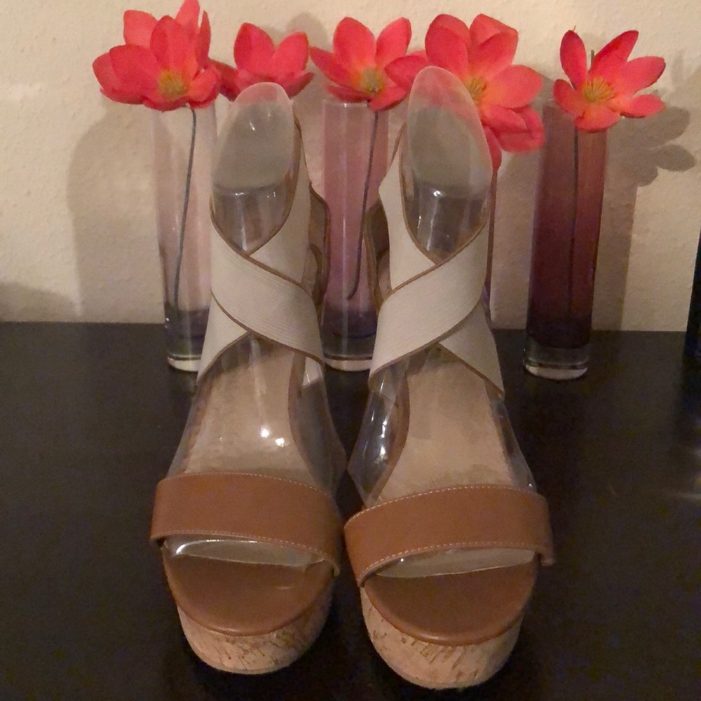 Steve Madden “Taupe Elastic Band” Wedges